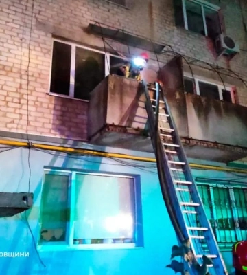 На Дніпропетровщині під час гасіння пожежі вогнеборці знайшли тіло жінки