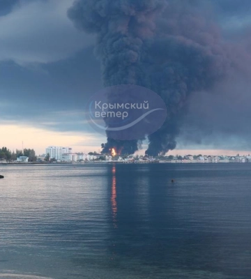 В Феодосии третьи сутки пылает морской нефтяной терминал