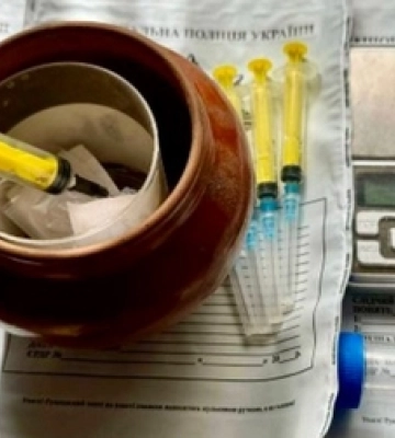 Пістолети, граната, метадон: на Волині затримали трьох наркоділків 