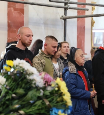 Загинув у бою на Донеччині: у Луцьку в останню дорогу провели Героя Артура Задоянного