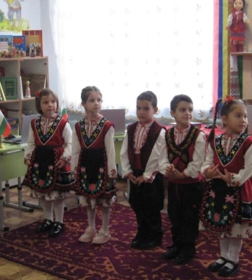Генеральний консул Болгарії привіз учням недільних шкіл півдня Одещини подарунки до нового навчального року