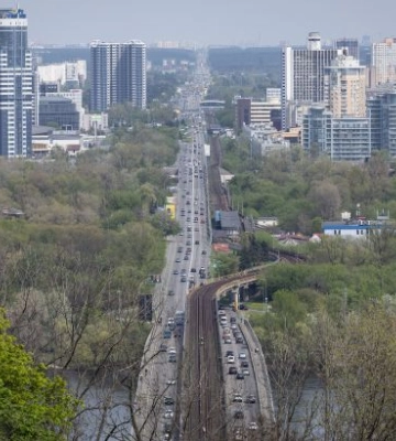 У Києві обмежуватимуть рух транспорту через ремонт дороги. Де саме