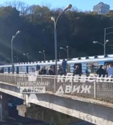 У Києві могли кинути міну у вагон метро: поїзди проїжджають станцію без зупинки