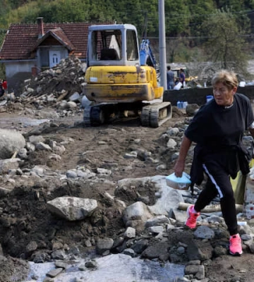 Внаслідок повеней у Боснії загинули щонайменше 22 людини, рятувальники шукають зниклих
