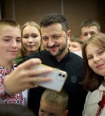 Зеленський зустрівся з дітьми українських воїнів, які оздоровлюються у Хорватії