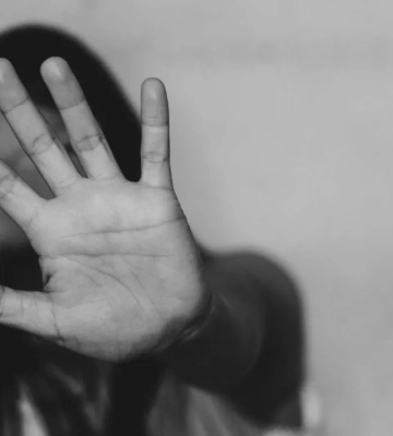 17-летнюю девушку будут судить за шантаж и вымогательство денег