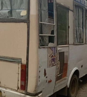 На Сумщині окупанти скинули з дрона вибухівку на рейсовий автобус, троє людей поранені