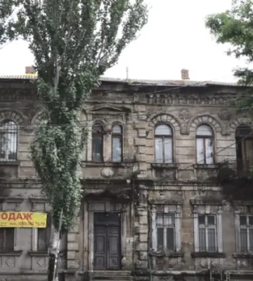 Заробляють, як востаннє. Ремонт будинку на Сирці шокував своєю вартістю