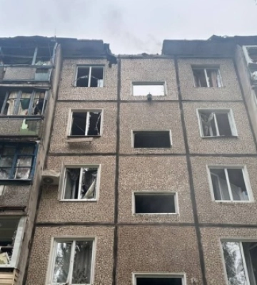 У Кривому Розі з пошкодженого внаслідок удару росіян будинку врятували шістьох людей