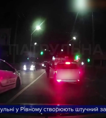 На Волині чоловік викликав поліцію, бо за ним гналася поліція (відео)
