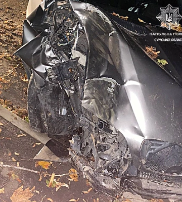 У Сумах п’яний водій вночі на BMW в’їхав у дерево