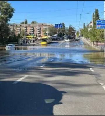 На Дорогожичах у Києві після підтоплення повністю відновили рух транспорту