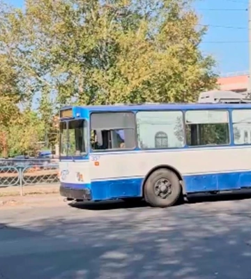 Російські війська обстріляли один із районів Херсона. ВІДЕО