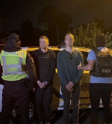 Можуть отримати довічне ув'язнення: на Київщині двох чоловіків підозрюють у підпалі релейної шафи на залізничній станції