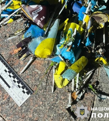 В Одесі затримали молодика, який вчинив наругу над прапором України та крадіжку в пункті обміну валют