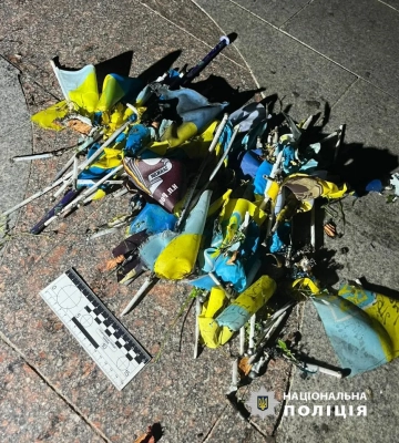 В Одесі затримали молодика, який вчинив наругу над прапором України та крадіжку в пункті обміну валют