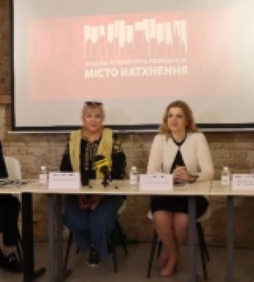 Тут колись зніматимуть нові «Ігри престолів»: письменниці Ірен Роздобудько та Ольга Купріян про Луцьк