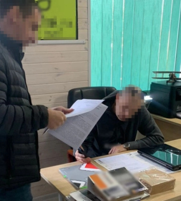 В Бердичеве подрядчика подозревают в присвоении почти 1,6 млн грн на ремонте окон лицея, поврежденных ракетным обстрелом