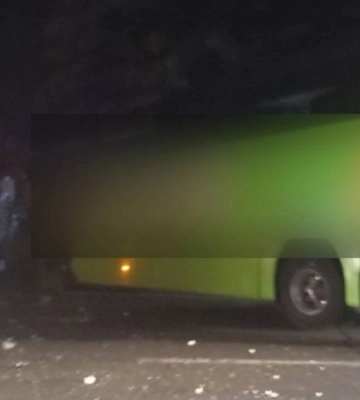 На Львівщині зіштовхнулися вантажівка “Нової пошти” міжнародний автобус та кілька легковиків: ФОТО