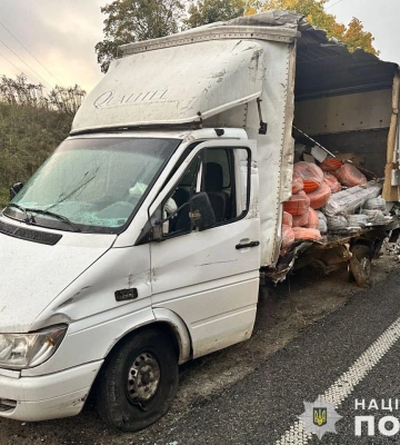 На Львівщині внаслідок зіткнення бусика, вантажівки, легковика та автобуса загинули троє людей. ФОТО
