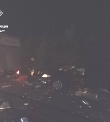 На Львівщині у ДТП за участю автобуса, вантажівки та легкових авто загинуло троє осіб, ще 35 зазнали травм