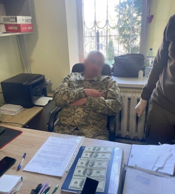 Пропонували оформити відстрочку від призову: посадовцю РТЦК повідомили про підозру
