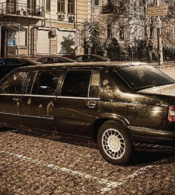 В Україні помітили рідкісний шведський седан із шістьма дверима (Фото)