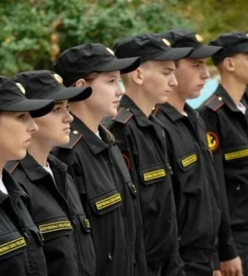 Образование по-русски: на Мелитопольщине оккупанты устанавливают «парты героя», а в Бердянске открыли класс морских пехотинцев&amp;hellip;
