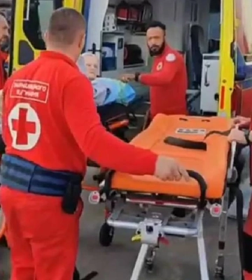 Волонтери Червоного Хреста перевезли маломобільну людину з Херсона