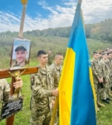 У Сваляві у останню земну дорогу провели полеглого захисника