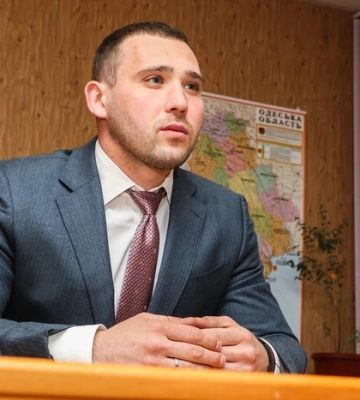 Квартира за $1 млн та поїздки у спортзал на службовому авто – розслідування про генерала Нацполіції