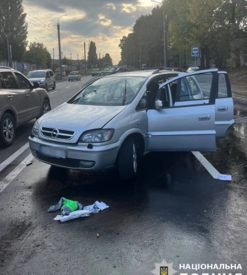 У Черкасах перекинулося авто: поліцейський врятував трьох постраждалих