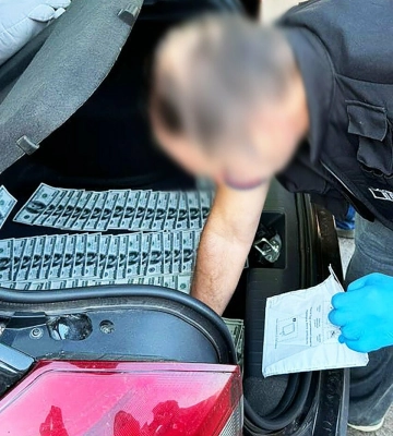10 тисяч доларів за виключення з військового обліку: на Дніпропетровщині судитимуть військового та його спільника