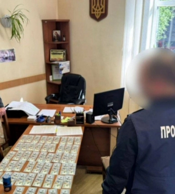 Посадовець нацпарку на Буковині надавав в оренду землі природно-заповідного фонду за 65 000 доларів