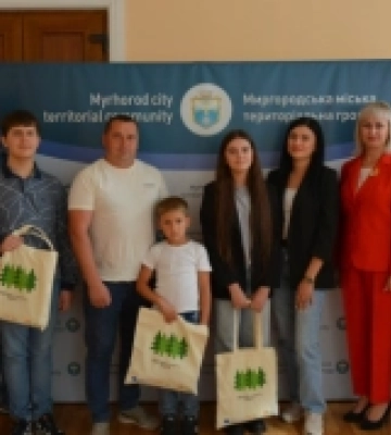 Школярі із Миргорода взяли участь у флешмобі енергоощадливості