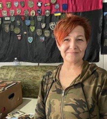 Миколаївські волонтерки збирають та здають на макулатуру книги російською мовою для допомоги ЗСУ