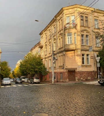 Надвечір над Чернівцями повисли дощові хмари: фото