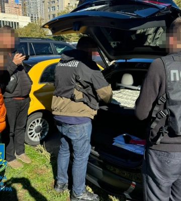 Обіцяв бронювання за гроші - у Києві повідомлено про підозру викладачеві приватного вишу. ФОТО