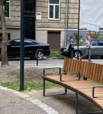 У Львові біля військового госпіталю облаштували сквер
