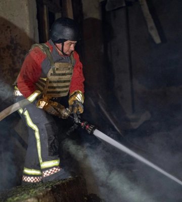 У Сумах рятувальники ліквідовували наслідки масованого ворожого удару