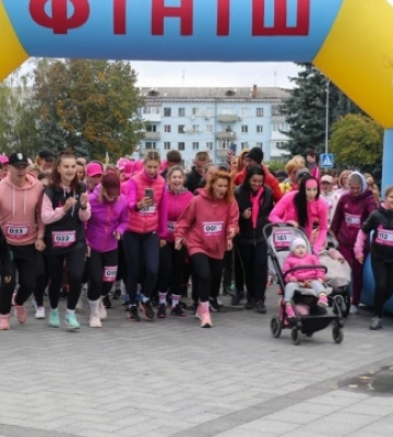 "З раком можна боротися": у Житомирі провели "Забіг турботи" на підтримку жінок, які борються з онкозахворюваннями