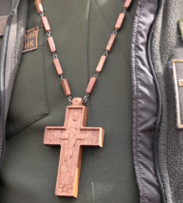 У Києві презентували документальний фільм «Бути поруч» про військових капеланів