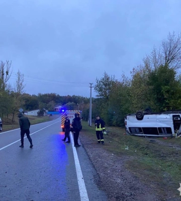 У Черкасах внаслідок ДТП перекинувся легковик: водій та двоє пасажирів у шпиталі