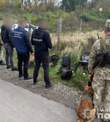 Іноземець та двоє закарпатців організували незаконне переправлення військовозобовʼязаних через кордон