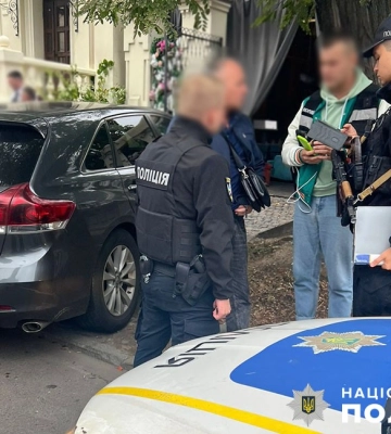 У Києві поліція розбирається із водієм, який під час конфлікту побив інспекторку КМДА