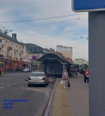 Близько 30 постанов виписали водіям рівненські муніципали на вулицях Героїв поліції та Хвильового