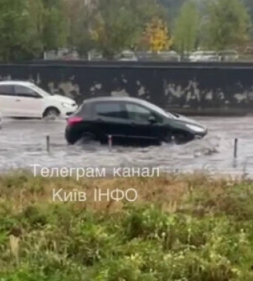 Через зливу в Києві виникли підтоплення у чотирьох районах, - КМВА