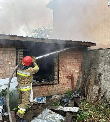 У Миколаєві невідомі підпалили господарчу споруду