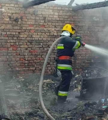 У Рівненському районі горіла будівля