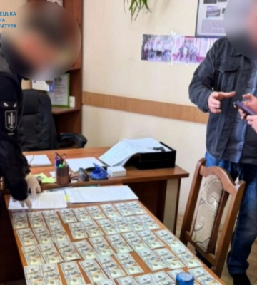На Бувовині директор НПП «Хотинський» тримав хабар за надання в оренду земель природно-заповідного фонду